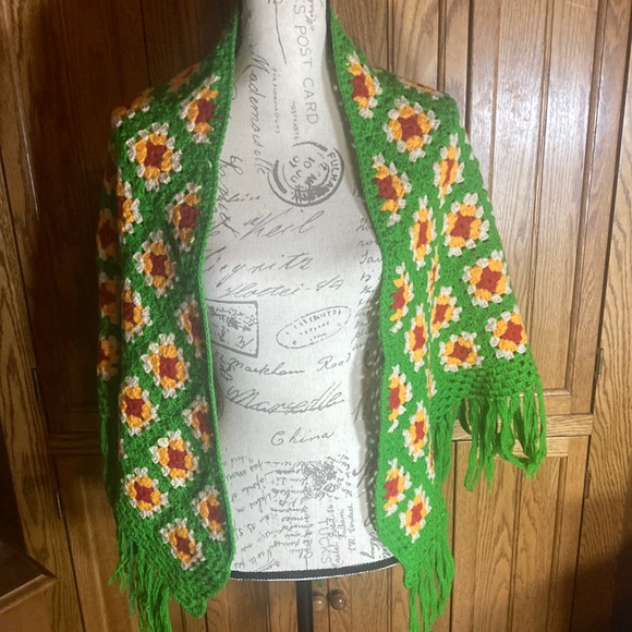 Vintage granny square wrap shawl - Picture 2 of 4
